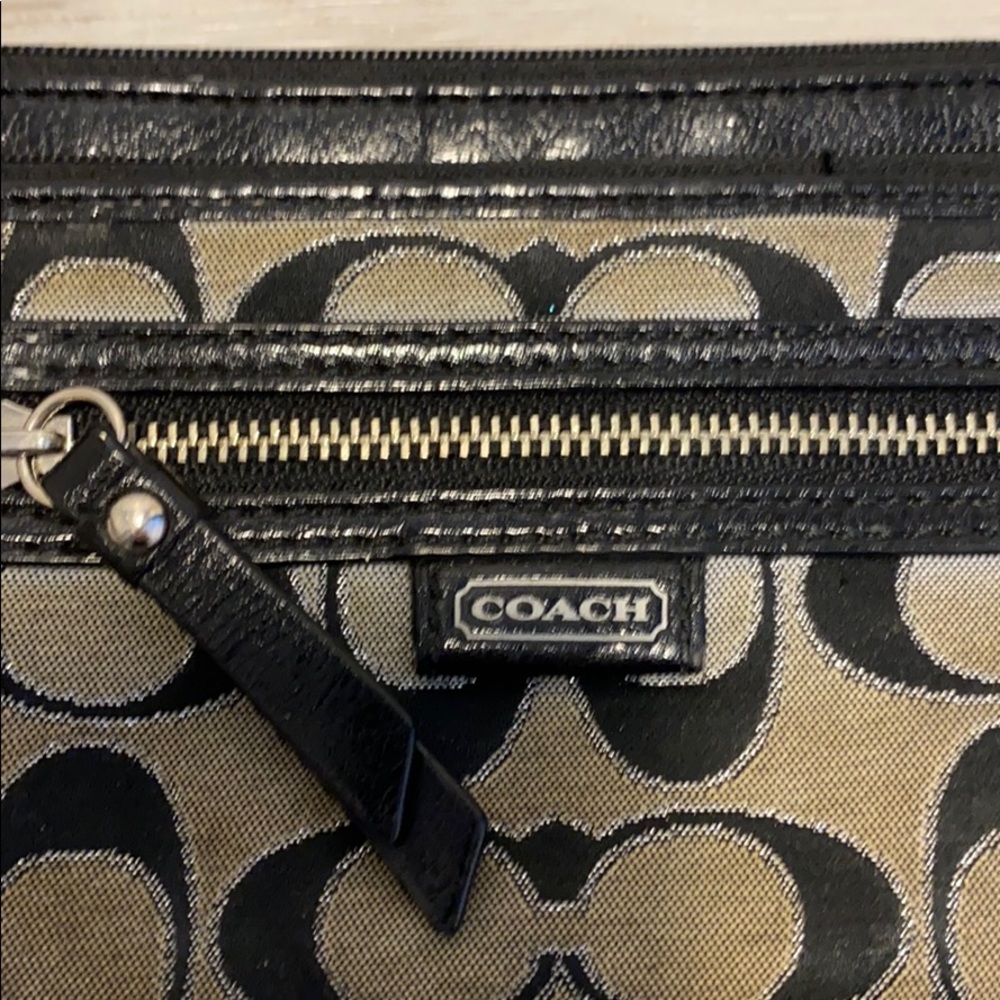 Coach wristlet - Picture 2 of 4
